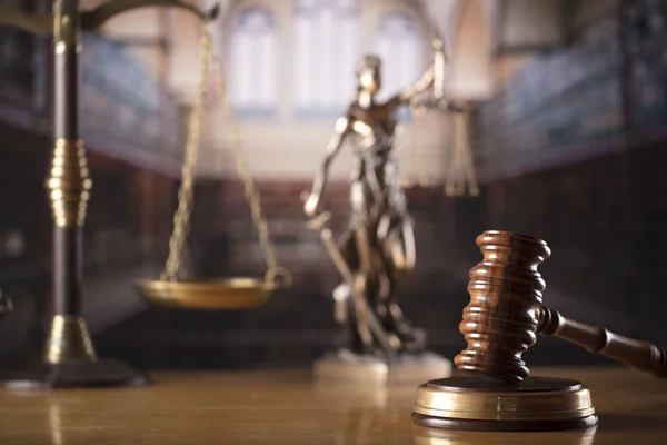 Recht Und Gerechtigkeit Thema Gerichtsbibliothek Hammer Waage Und Themis Statue — Stockfoto