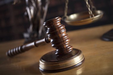 Hukuk ve adalet kavramı. Hakimin tokmak.