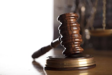 Hukuk ve adalet kavramı. Hakimin tokmak.