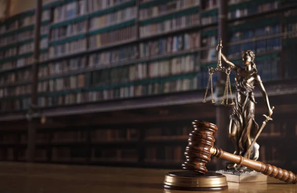 Lei Justiça Tema Biblioteca Tribunal Gavel Juiz Estátua Themis — Fotografia de Stock