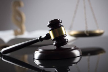 Hukuk ve adalet kavramı. Hakimin tokmak.