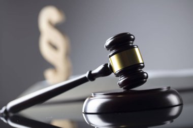 Hukuk ve adalet kavramı. Hakimin tokmak.