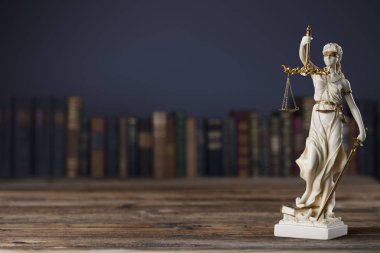 Hukuk adalet kavramı. Bayan adalet heykeli - Themis.