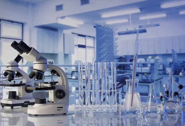 Moderne Wetenschappelijke Laboratorium Interieur Laboratoriumglaswerk Microscoop Glazen Tafel — Stockfoto