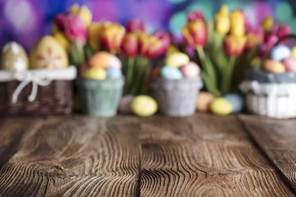 Tło Wielkanoc Rustykalne Drewniany Stół Koszyk Wielkanocny Jaj Tło Niebieskie — Zdjęcie stockowe