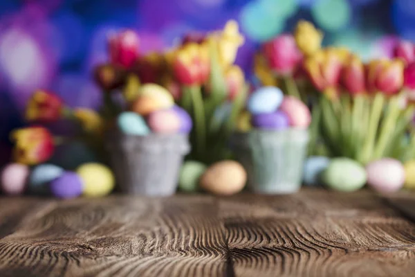 Pasen Achtergrond Pasen Versieringen Rustieke Houten Tafel Pasen Mand Met — Stockfoto