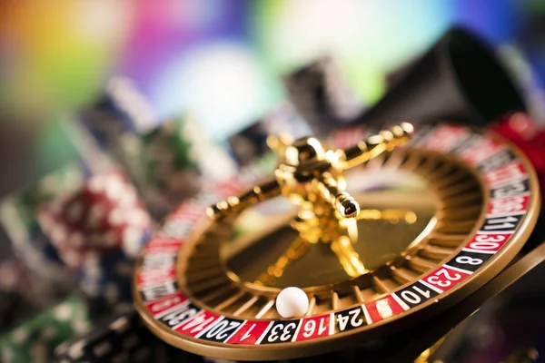 Speltema Roulette Hjul Och Pokermarker Färg Bokeh Bakgrund — Stockfoto