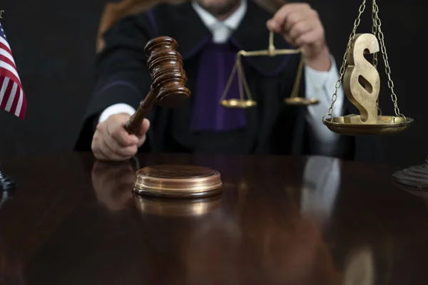 Судья Деревянным Молотком Руке Тема Права Справедливости — стоковое фото