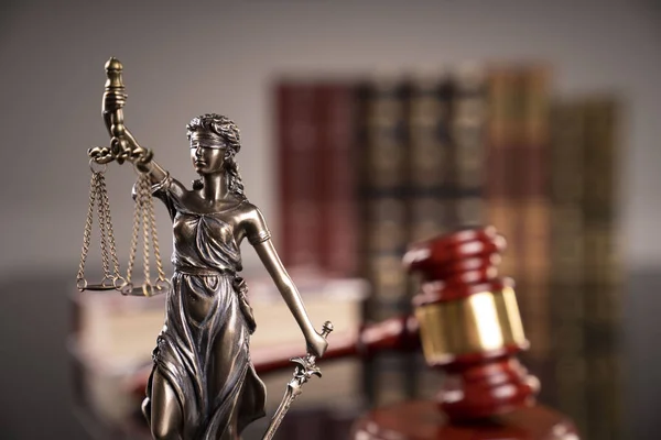 Law Concept Background Gavel Judge Statue Themis Legal Books Hourglas — Stock Photo, Image