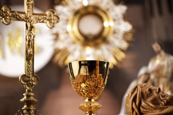 Katolické Náboženství Složení Katolických Symbolů Kříž Monstrance Svatá Bible Zlatý — Stock fotografie