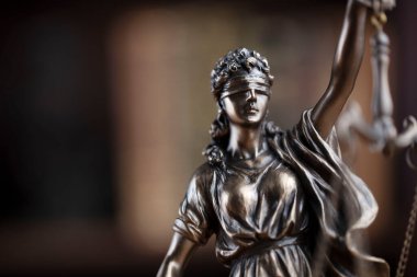 Adalet kavramı. Jugde ofisindeki heykel..