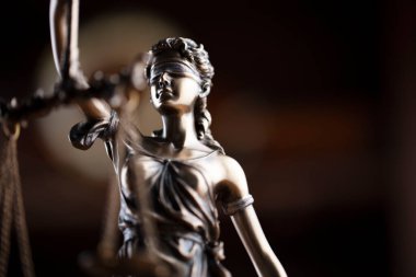 Adalet kavramı. Jugde ofisindeki heykel..