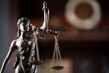 Adalet kavramı. Jugde ofisindeki heykel..