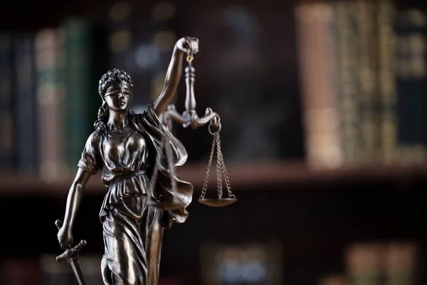 Koncepcja Sprawiedliwości Posąg Themis Biurze Jugde — Zdjęcie stockowe