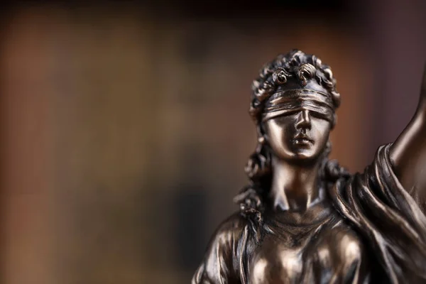 Έννοια Δικαιοσύνης Άγαλμα Themis Στο Γραφείο Jugde — Φωτογραφία Αρχείου