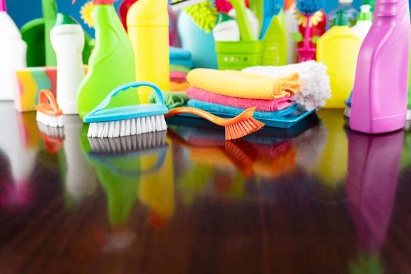 House Office Cleaning Theme Colorful Cleaning Kit Shing Brown Table — Stock Photo, Image