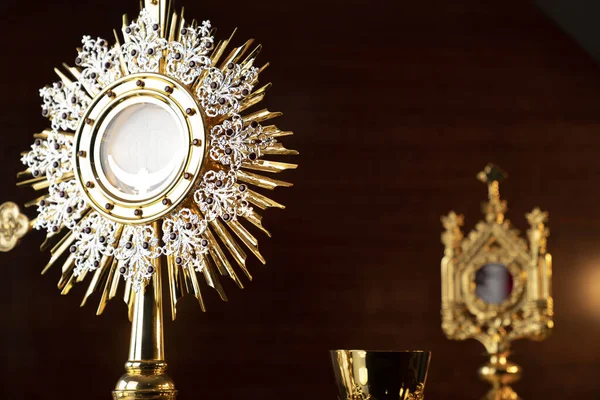 Katolické Náboženství Kompozice Katolických Symbolů Kříž Monstrance Zlatý Kalich — Stock fotografie