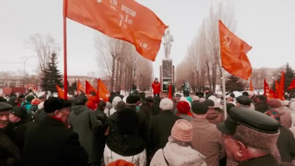 Ralli Lenin Anıtı Yakınındaki Komünist Partisi Erken Ilkbaharda Bulutlu Hava — Stok video