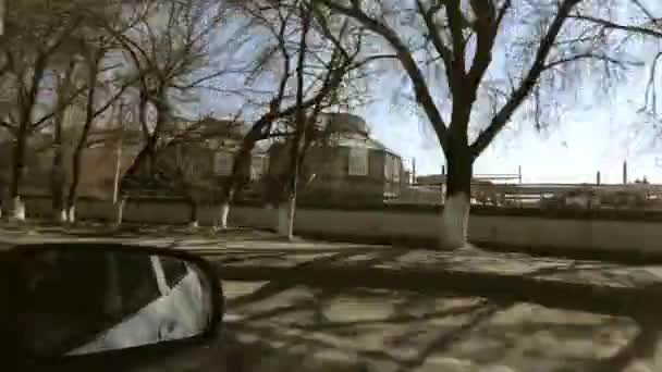Γυρίσματα Από Ένα Αυτοκίνητο Που Κινείται Στο Δρόμο Άνοιξη Και — Αρχείο Βίντεο