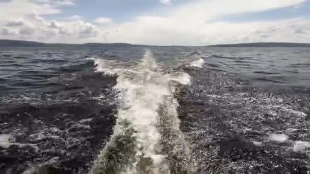 Κίνηση Βάρκα Στη Θάλασσα Πυροβολώντας Από Την Πρύμνη Μπορείτε Δείτε — Αρχείο Βίντεο