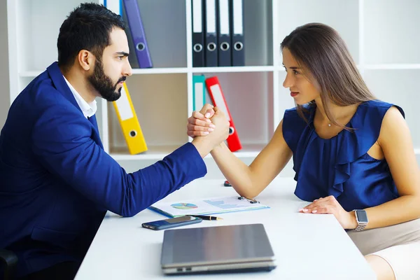 Business People Woman Man Arm Wrestling — Stock Photo, Image