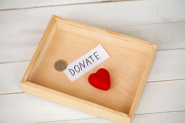 Donazioni Carità Concetto Donazione Scatola Donazioni Cuore Sullo Sfondo Bianco — Foto Stock