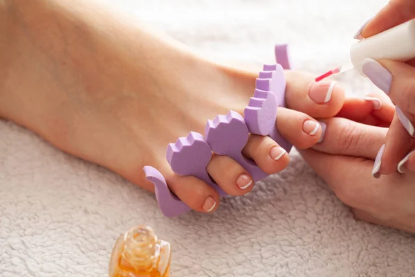 Hand Nagelverzorging Voeten Van Mooie Vrouwen Met Pedicure Schoonheidssalon Het — Stockfoto