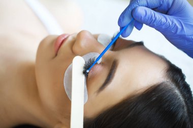 Uzun kirpikli kadın gözü. Kirpik Uzantısı