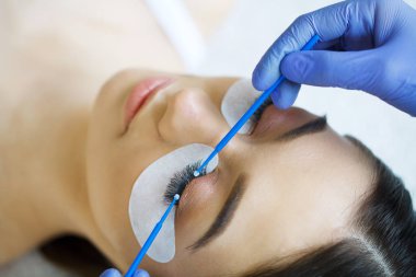 Uzun kirpikli kadın gözü. Kirpik Uzantısı