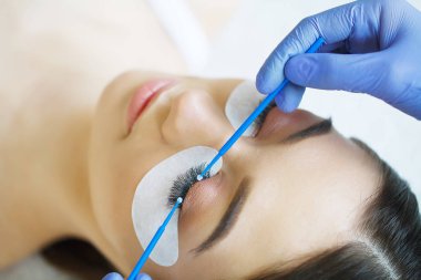 Uzun kirpikli kadın gözü. Kirpik Uzantısı