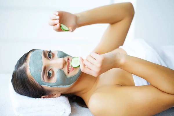 Beauty Care Beautiful Young Girl Mask Face Beauty Salon Skin — Stock Photo, Image