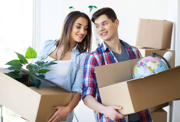 Portrait Young Couple Moving New Home — Stock Photo, Image