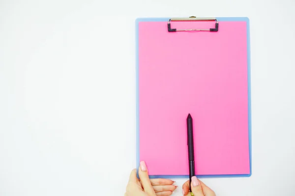 Leere Mappe Mit Rosa Papier Hand Die Ordner Und Stift — Stockfoto