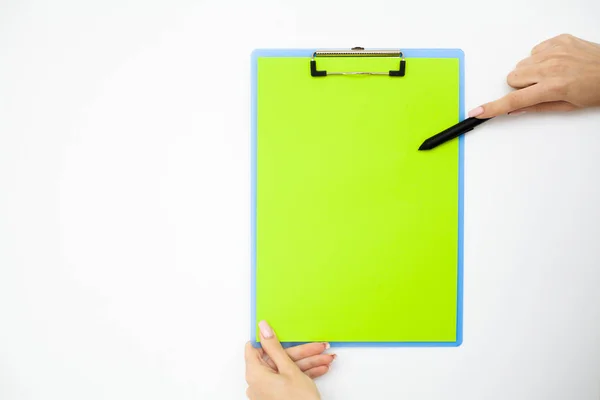 Leere Mappe Mit Grünem Papier Hand Die Ordner Und Schwenkgriff — Stockfoto