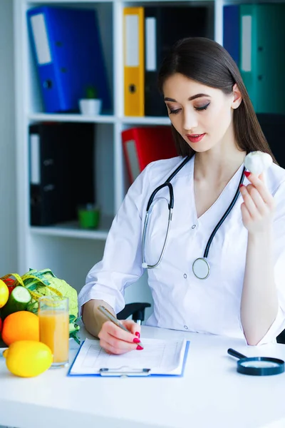 Υγεία Διατροφή Και Υγιεινή Διατροφή Πορτραίτο Του Έναν Διαιτολόγο Του — Φωτογραφία Αρχείου