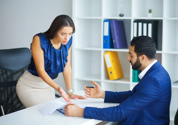 Negocios Office Business Woman Business Man Dirigiendo Conversaciones Oficina Luz — Foto de Stock