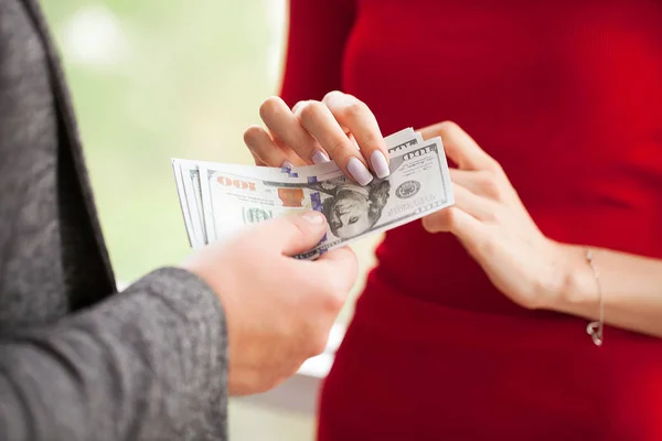 Business Business Woman Gives Money Men Woman Dressed Red Dress — Stock Photo, Image