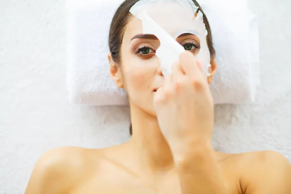 Beauty Beautiful Woman Beauty Salon Face Mask Lying Massage Tables — Stock Photo, Image