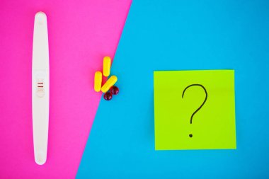 Hamilelik testi. İki şeritler ile olumlu sonucudur. Hap ile kısırlık tedavisinde, bir çocuk hamile kalma yardım et. Gebelik üzerinden tabletleri işe yaramazsa, Doğum kontrolü.