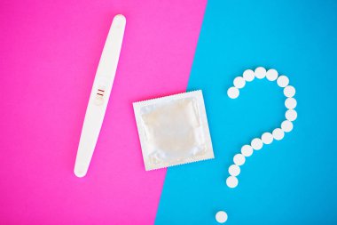 Hamilelik testi. İki şeritler ile olumlu sonucudur. Hap ile kısırlık tedavisinde, bir çocuk hamile kalma yardım et. Gebelik üzerinden tabletleri işe yaramazsa, Doğum kontrolü.