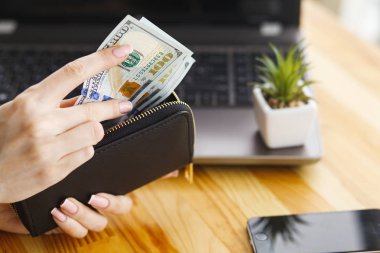 Resepsiyon ile çeşitli gadget'lar ve ofis, banka donatımı