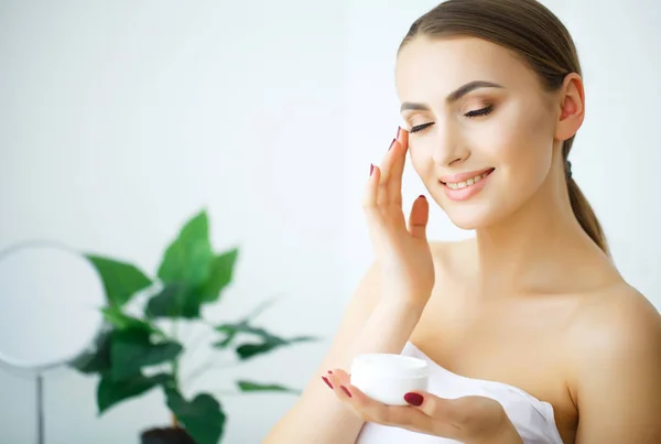 Beauty Youth Skin Care Concept Close Beautiful Caucasian Woman Face —  Fotos de Stock