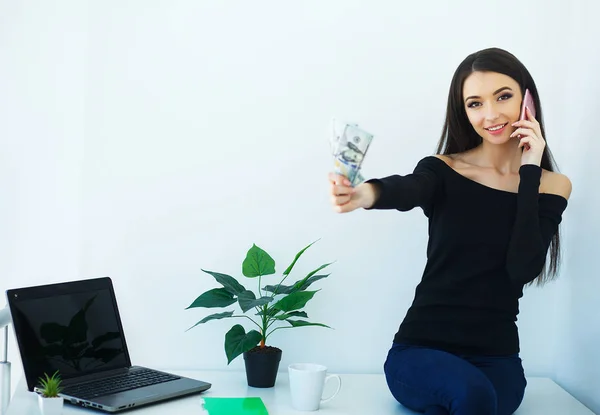 Home Business Beautiful Young Woman Works Computer Dressed Black Jacket — Stock Photo, Image