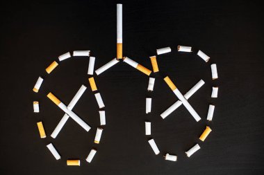 Arka plan ile kırık Sigara İçilmeyen kavramı durdurun. Yığın sigara. Sigara İçilmez.