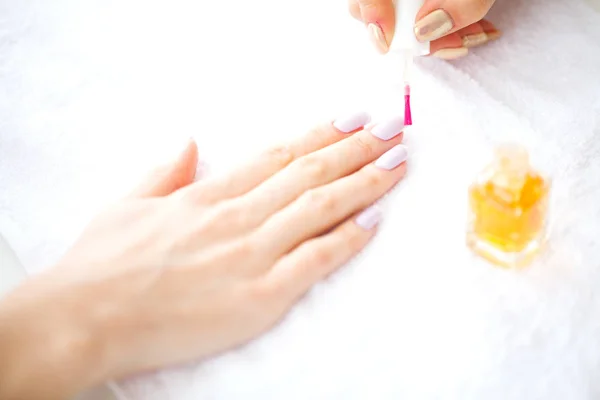 Spa Manicure Franse Manicure Spa Salon Vrouw Handen Een Nagel — Stockfoto