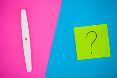 Hamilelik testi. İki şeritler ile olumlu sonucudur. Hap ile kısırlık tedavisinde, bir çocuk hamile kalma yardım et. Gebelik üzerinden tabletleri işe yaramazsa, Doğum kontrolü.