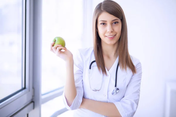 Doctora Médico Médico Médico Mujer Sobre Fondo Interior Clínica —  Fotos de Stock