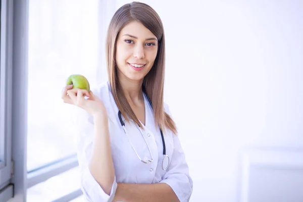 Profesional Salud Doctora Joven Clínica Moderna —  Fotos de Stock