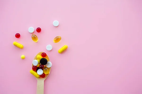 Concetto Medico Pillole Colorate Capsula Sfondo Rosa Tema Della Farmacia — Foto Stock