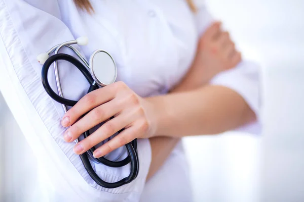 Medico Donna Con Stetoscopio Ospedale Concetto Assistenza Sanitaria Medicina Globale — Foto Stock